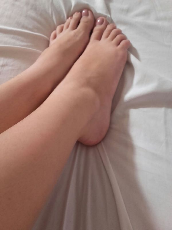 Foto 1 do Conto erotico: Aos pés de Clara