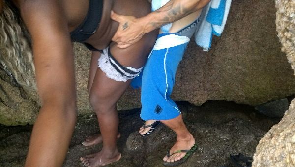 Foto 3 do Conto erotico: Com 2 na praia (Férias em Florianópolis) 