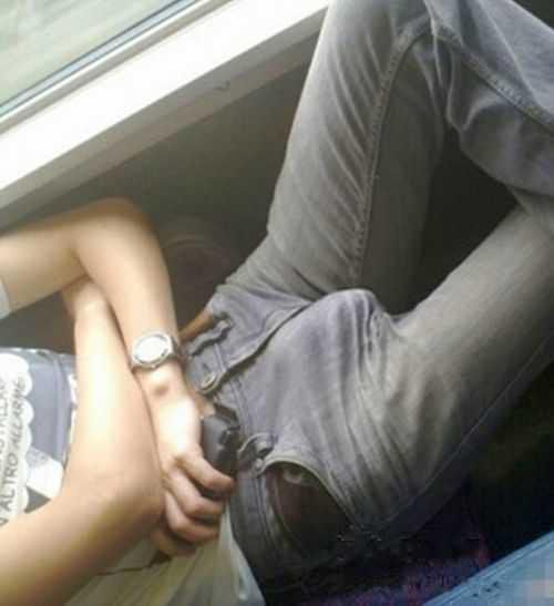 Foto 1 do Conto erotico: Peguei no pau do estranho dentro do ônibus