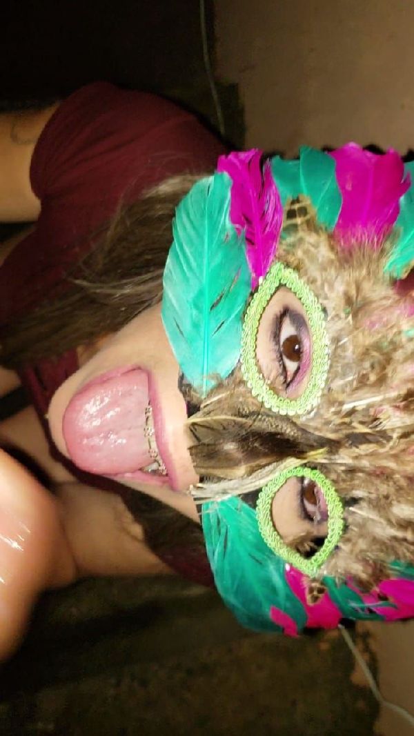Foto 2 do Conto erotico: Cristina Almeida no Carnaval de 2019 sem o maridinho por perto
