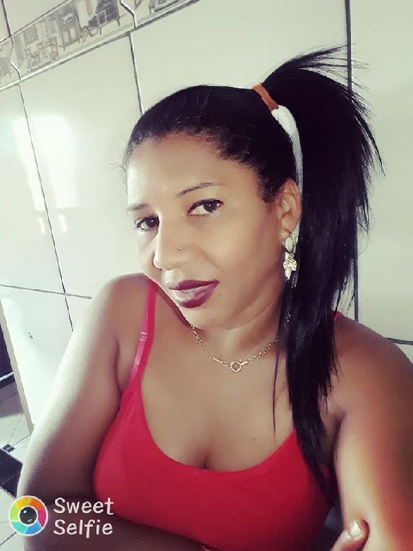 Foto 1 do Conto erotico: minha mamãe inocente bunduda e o negão traficante 5