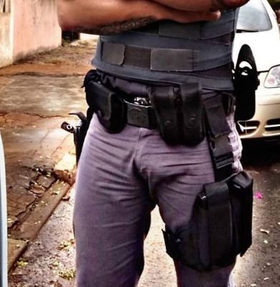 Foto 1 do Conto erotico: Policial me pegou no flagra e também quis foder meu rabo