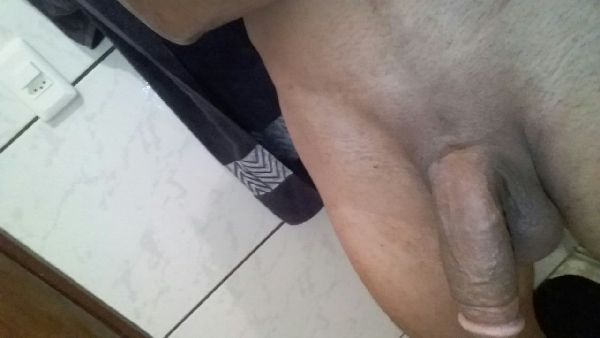 Foto 3 do Conto erotico: Hetero me fudeu no quintal dele antes de ir buscar a filha na escola.