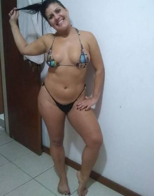 Foto 1 do Conto erotico: Coroa gostosa se faz de inocente e entra na vara