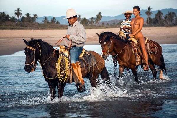 Foto 2 do Conto erotico: Fui andar a cavalo com minha amiga. E fui ingênua de pensar que daria apenas para o Guia.