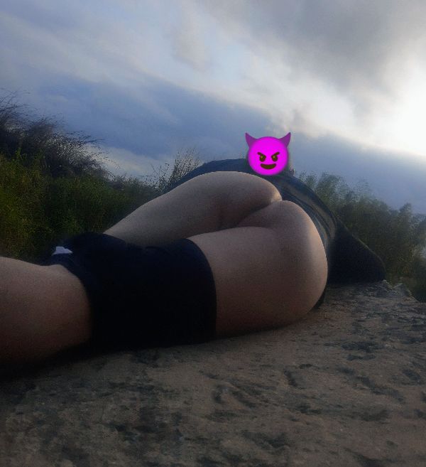 Foto 1 do Conto erotico: Uma gozada gostosa na pedra da trilha!