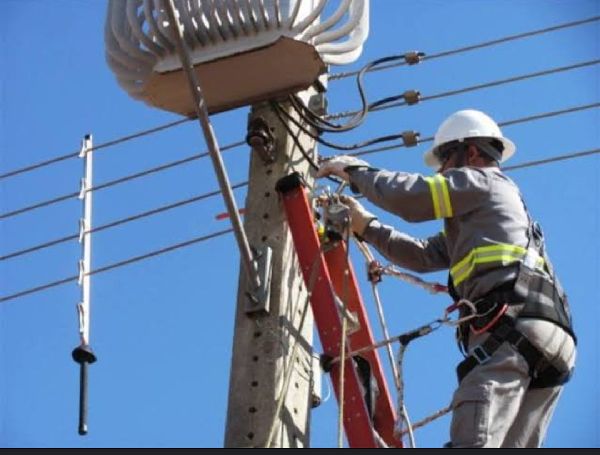 Foto 1 do Conto erotico: Foram cortar minha minha energia elétrica e acabei com um gato ??