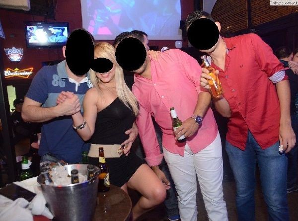 Foto 1 do Conto erotico: MINHA ESPOSA DANÇANDO COM OUTROS NA BALADA