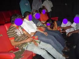 Foto 1 do Conto erotico: CINEMA PORNÔ – TESÃO E PORRA NA BUCETA