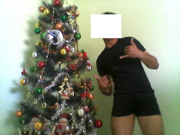 Foto 2 do Conto erotico: Meu amigo de 18 anos me fudeu no meu quarto