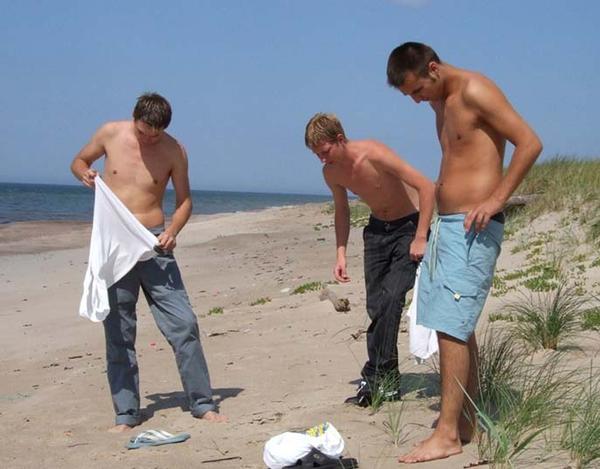 Foto 1 do Conto erotico: Sexo na praia com pai e filho