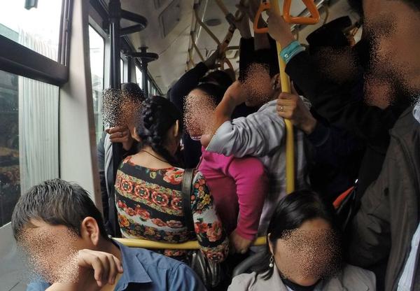 Foto 1 do Conto erotico: Dei a buceta no busão lotado