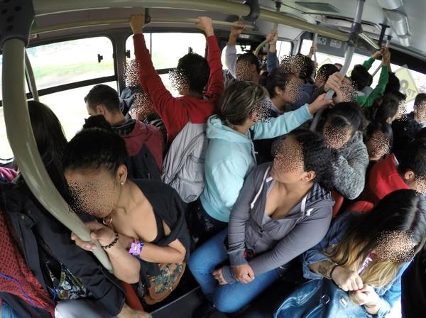 Foto 3 do Conto erotico: Dei a buceta no busão lotado