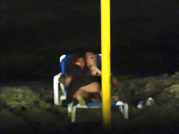 Foto 2 do Conto erotico: Amigo comeu minha namorada de madrugada na praia