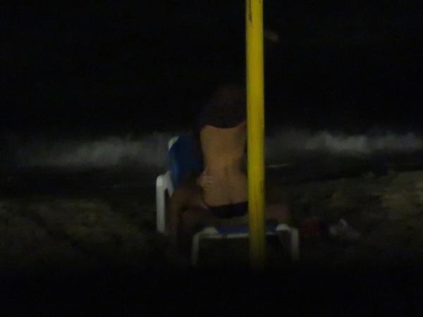 Foto 3 do Conto erotico: Amigo comeu minha namorada de madrugada na praia