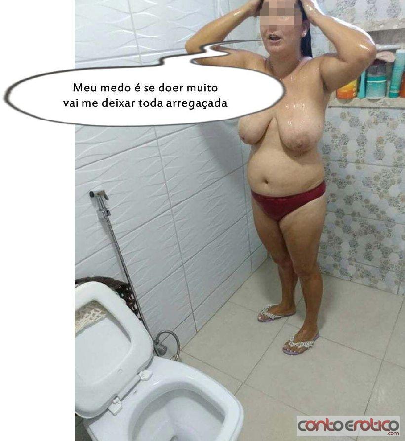 Quadrinho Erotico Mulher do Corninho Tomando Banho Para foder com o Amigo do Corno Imagem 9